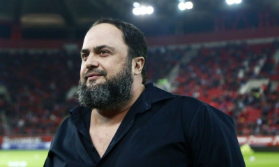 Ολυμπιακός – ΠΑΟΚ: Συγχαρητήρια από Μαρινάκη μέσα στο γήπεδο (photos)