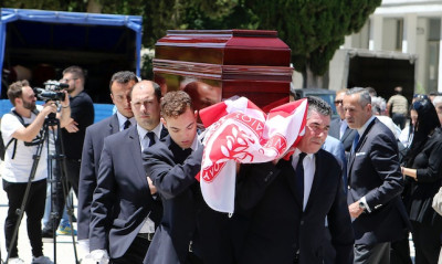 Ήταν όλοι εκεί... Το τελευταίο αντίο στο Νίκο Αλέφαντο (photos)