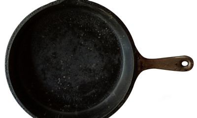 Έριξε αναψυκτικό σε τηγάνι και το έβαλε στη φωτιά - Δείτε γιατί (video)