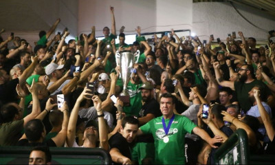 Παναθηναϊκή… τρέλα στο «Παύλος Γιαννακόπουλος» για το πρωτάθλημα (videos+photos)