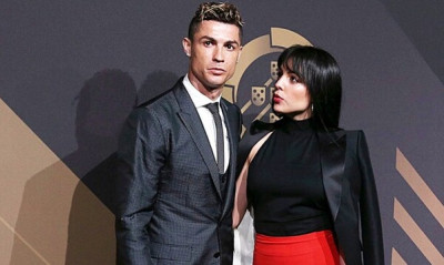 Δε μπορεί: Η Τζορτζίνα κάνει αυτό που όλοι οι άντρες ήθελαν να δουν (vid)