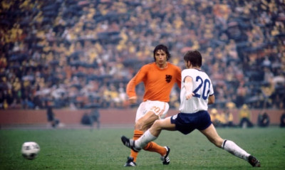 Θλίψη: Πέθανε ο θρυλικός άσος του Άγιαξ Βιμ Σουρμπίρ (photos)