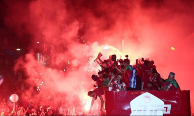 Ολυμπιακός: Στις… φλόγες ο Πειραιάς - Πάρτι πρωταθλητών στο Πασαλιμάνι (photos+videos)