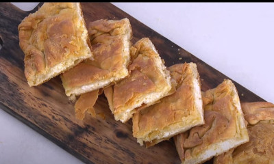 Άκης Πετρετζίκης: Η τυρόπιτα της μαμάς