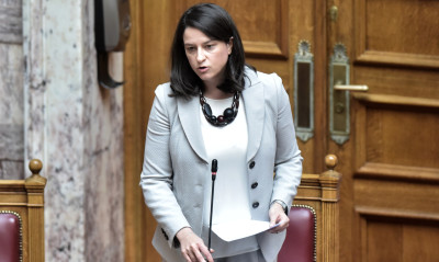 Απομάκρυνε τον καθηγητή Πανεπιστημίου που έκανε το ρατσιστικό σχόλιο κατά Αντετοκούνμπο η Κεραμέως