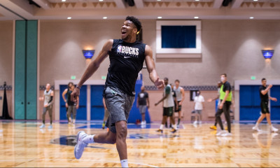 Αντετοκούνμπο: «Μην αφήσεις τον κόσμο να αλλάξει το χαμόγελο σου»