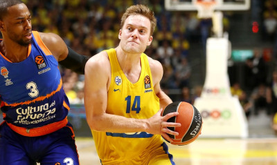 Ούνικς Καζάν: Έκπληξη με Ουόλτερς (photos)