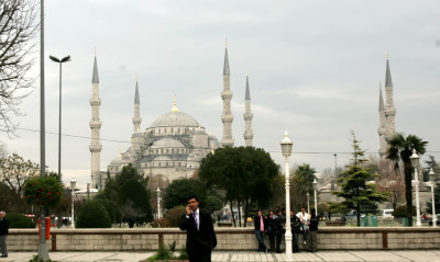 Μήνυμα των οπαδών της ΑΕΚ με βίντεο έξω από την Αγία Σοφία στην Πόλη (video)