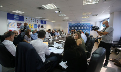 Super League: «Όχι» στην αναδιάρθρωση, απειλεί με αποχή