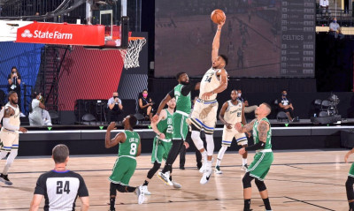 Γιάννης Αντετοκούνμπο: Ξεκίνημα «φωτιά» και εντυπωσιακό κάρφωμα (videos)