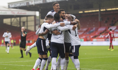 Ξεκίνημα με το… δεξί για τη Ρέιντζερς του Τζέραρντ