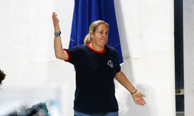 «Τέλος» από τη Βουλιαγμένη η Καμμένου