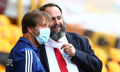 Γουλβς – Ολυμπιακός: Με Μαρινάκη και… μάσκες στο «Μολινό» (photos)