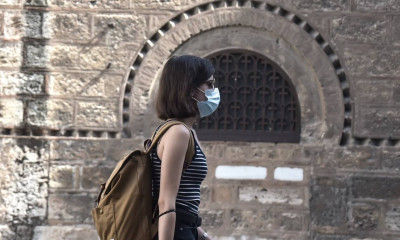 Κορονοϊός: Τέλος οι λιτανείες, τα πανηγύρια και οι όρθιοι στα μπαρ έως 31 Αυγούστου