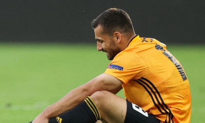 Σοκ με Γιόνι στη Γουλβς: Έπαθε ρήξη χιαστού κόντρα στον Ολυμπιακό!