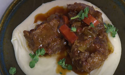 Άκης Πετρετζίκης: Μοσχαρίσια ουρά στη χύτρα ταχύτητας