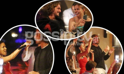 Ξεσάλωσε στη Μύκονο αγκαλιά με το κορίτσι του ο Τσιτσιπάς! (photos)