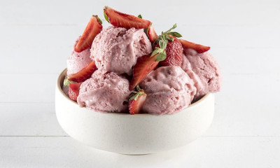 Άκης Πετρετζίκης: Παγωτό light με 3 υλικά