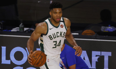 NBA: Tα «όργια» του Giannis που έφεραν το προβάδισμα για Μπακς (video)