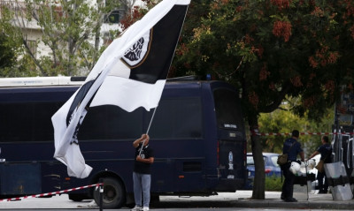 ΠΑΟΚ-Μπεσίκτας: Γεμάτη... κλούβες η «άδεια» Τούμπα, η άφιξη των αποστολών (photos)