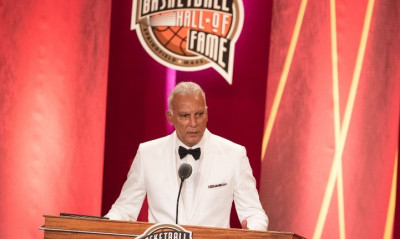 «Ο κορυφαίος όλων των εποχών δίπλα στους θρύλους»