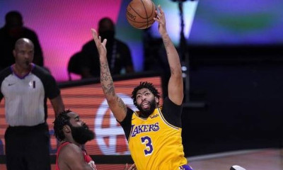 Κλάμα: Σκύλος… εισέβαλε στη συνέντευξη τύπου του Ντέιβις (video)