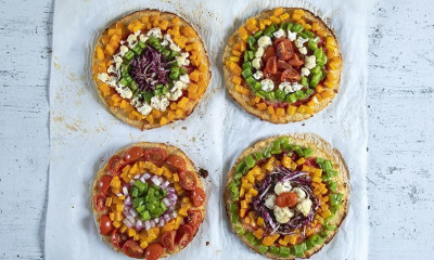 Άκης Πετρετζίκης: Πίτσα ουράνιο τόξο