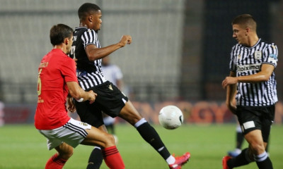 ΠΑΟΚ-Μπενφίκα: Υπό πίεση στην Τούμπα, δοκάρι με φάουλ ο Πίζι (video+photos)