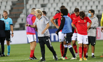 Μπενφίκα: Αποθέωση στο αεροδρόμιο παρά τον αποκλεισμό από τον ΠΑΟΚ (video)