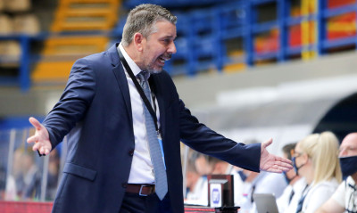 «Άστραψε και βρόντηξε» ο Παπαθεοδώρου: «Με αυτή τη νοοτροπία δεν έχουμε καμία τύχη» (videos)