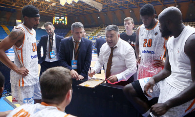 Γιατράς: «Να μην πάρουν τα μυαλά μας αέρα» (video)