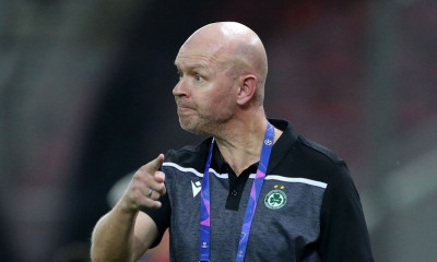 Έξαλλος ο Χένινγκ Μπεργκ: «Καθαρό φάουλ, γιατί δεν το είδαν στο VAR;»!