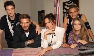 To τόλμησε! Ο Ντέιβιντ πήγε σε επίδειξη της Βικτόρια με σανδάλι και κάλτσα