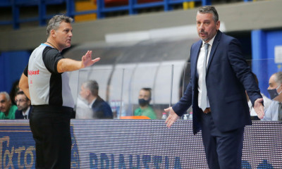 ΑΕΚ: Ο Παπαθεοδώρου για βελτίωση και... διαιτησία με Παναθηναϊκό