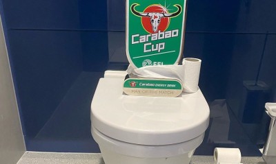 Ο Ντάιερ τρολάρει τον Μουρίνιο και έβγαλε MVP μια… λεκάνη τουαλέτας! (photo)