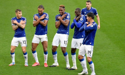 Με «όργια» Χάμες Ροντρίγκες μια ακόμα νίκη για την Έβερτον (videos)