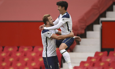 «Πάρτι» της Τότεναμ στο Ολντ Τράφορντ: Χαστούκισε αντίπαλο και αποβλήθηκε ο Μαρσιάλ (videos+photos)