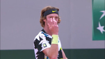 Roland Garros: Το fair play του Τσιτσιπά και η αντίδραση του Ρούμπλεφ σε πόντο του Έλληνα! (video)