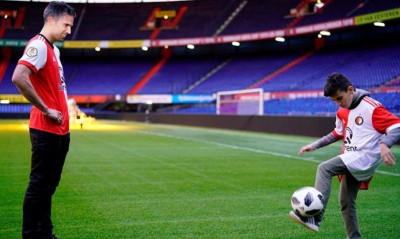 Μίλησε το γονίδιο: Μυθική γκολάρα από τον γιο Φαν Πέρσι (video)