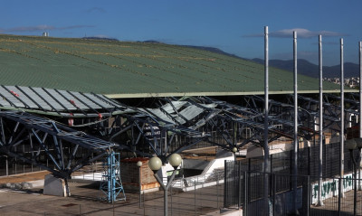 Η κακοκαιρία κατέστρεψε το κλειστό του Γαλατσίου (photos)