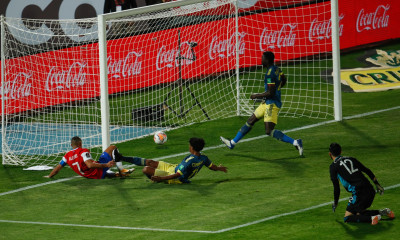 Το Εκουαδόρ διέλυσε την Ουρουγουάη, θρίλερ στο Χιλή-Κολομβία (videos+photos)