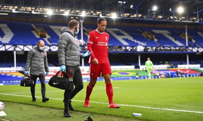 Έβερτον-Λίβερπουλ: Ανησυχία με Φαν Ντάικ, ιστορικό γκολ από Μανέ (videos)