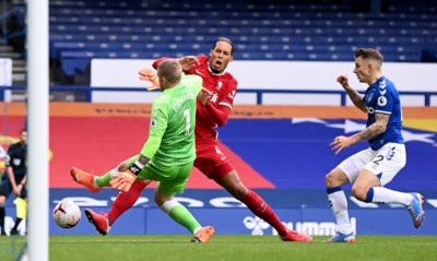 Σοκ στην Λίβερπουλ με Φαν Ντάικ: Χάνει τη σεζόν ο Ολλανδός (video+photos)