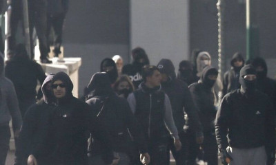 «Ντου» κουκουλοφόρων σε αγώνα πόλο εφήβων – Συνοδεία αστυνομίας έφυγαν νεαροί αθλητές