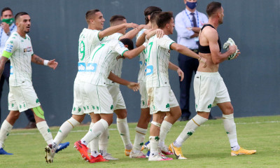 Παναθηναϊκός: Οπαδοί περιμένουν στο αεροδρόμιο!