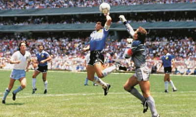 Μαραντόνα: Ατάκα-φωτιά για το «Χέρι του Θεού» (photos)