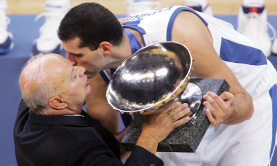 Με κλειστό φάκελο κι έναν τενεκέ λάδι!