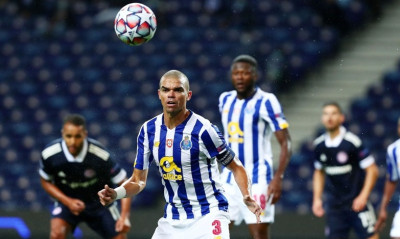 «Κατοστάρησε» με Ολυμπιακό ο Πέπε! (Photos)