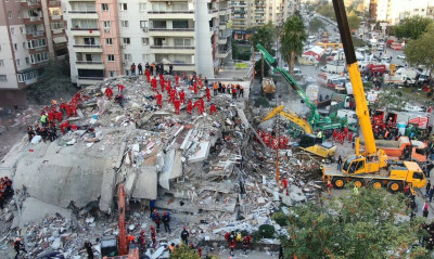 Σεισμός - Σμύρνη: Δραματική διάσωση 3χρονου μέσα από τα συντρίμμια - Συγκλονίζουν οι εικόνες