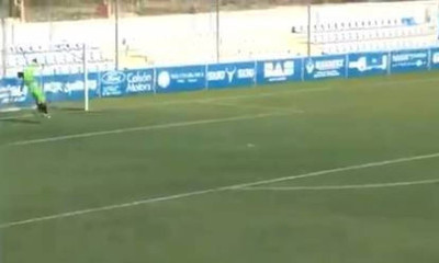 Τερματοφύλακας έβαλε γκολ στις καθυστερήσεις αλλά το έφαγε από τη σέντρα! (video)